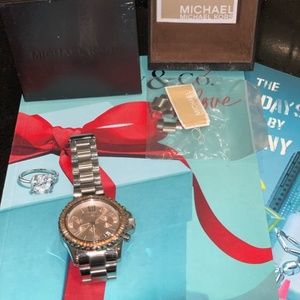 SOLD - Micheal Kors Watch ❄️